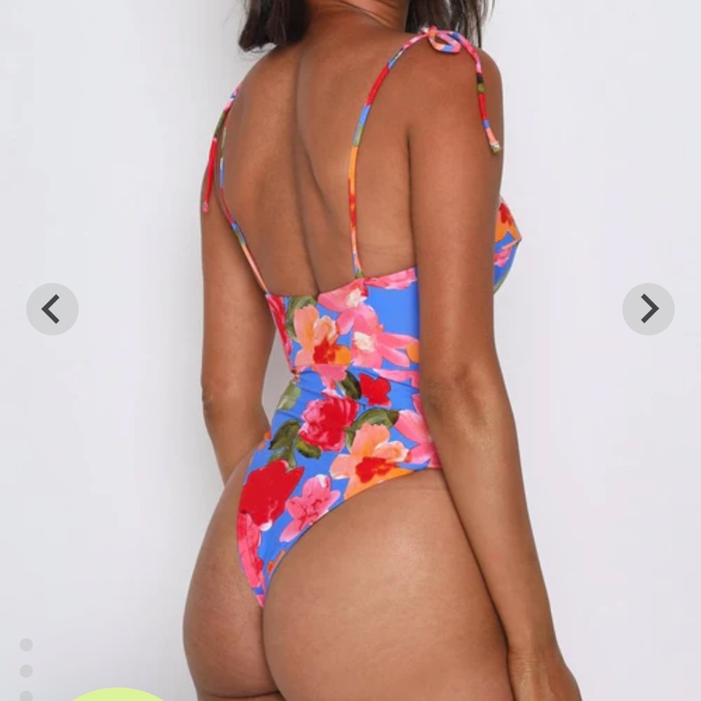 One Piece High Cut Swimsuit - Picture 6 of 8
